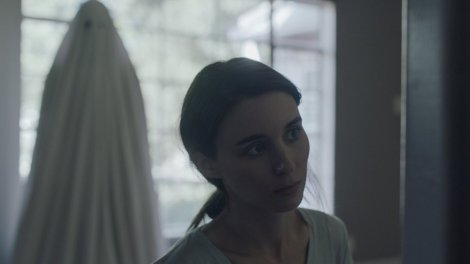 A Ghost Story review Casey Affleck Rooney Mara explained